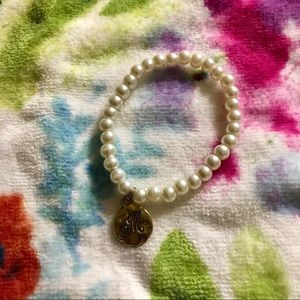 ⚜️ Pearl Bracelet with“M” charm